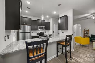 8105 Alderton Ln, Charlotte, NC 28215 - Photo 9