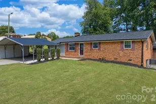 2823 39th Ave NE, Hickory, NC 28601 - Photo 1