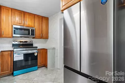 2823 39th Avenue NE, Hickory, NC 28601 - Photo 3