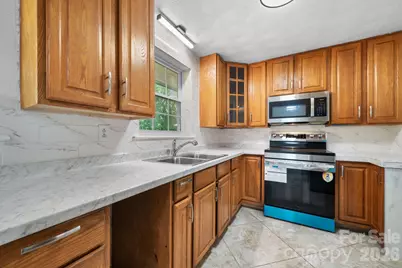 2823 39th Avenue NE, Hickory, NC 28601 - Photo 5