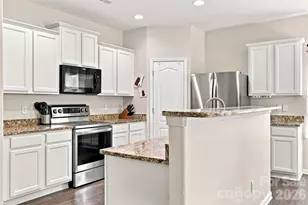 8219 Paw Valley Ln, Charlotte, NC 28214 - Photo 15