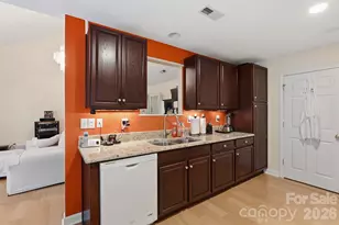 7917 Pebbleridge Dr, Charlotte, NC 28212 - Photo 7