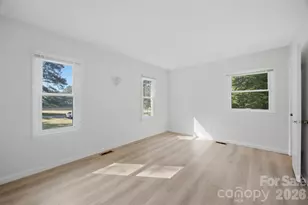737 Lakeview Dr, Henderson, NC 27536 - Photo 15
