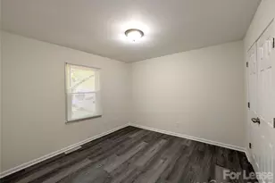 2220 Yorkhills Dr, Charlotte, NC 28217 - Photo 7