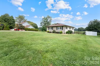 5000 Forest Ridge Drive, Hickory, NC 28602 - Photo 7