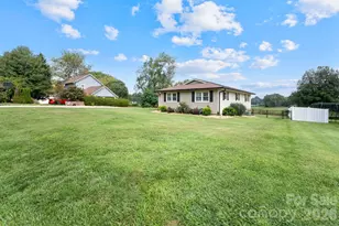 5000 Forest Ridge Dr, Hickory, NC 28602 - Photo 7