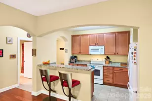 40 Hyannis Dr, Asheville, NC 28804 - Photo 9