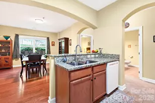 40 Hyannis Dr, Asheville, NC 28804 - Photo 11