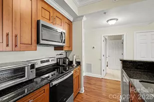 300 W 5th St, Charlotte, NC 28202 - Photo 11