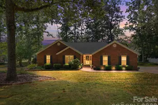 712 Wildwood Dr, Salisbury, NC 28146 - Photo 1