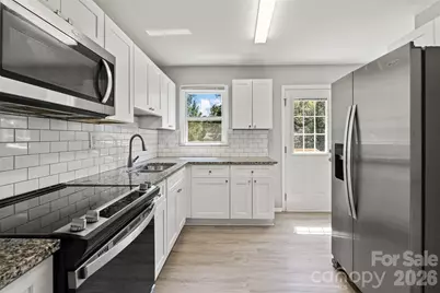 7100 Covecreek Drive, Charlotte, NC 28215 - Photo 13