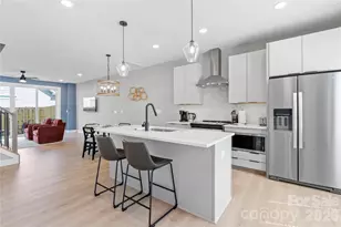 246 Freeland Ln, Charlotte, NC 28217 - Photo 3