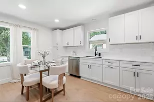 2204 Rozzelles Ferry Rd, Charlotte, NC 28208 - Photo 11