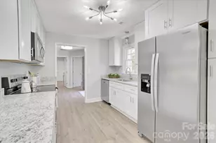 201 Sandymead Rd, Matthews, NC 28105 - Photo 13