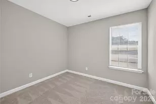 634 Longacre Dr, Charlotte, NC 28214 - Photo 23