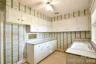 4547 Woodlark Ln, Charlotte, NC 28211 - Photo 5