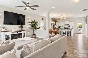 10304 Holly Park Dr, Charlotte, NC 28214 - Photo 3