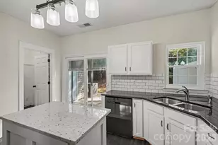 8041 Stoneham Ct, Charlotte, NC 28105 - Photo 9