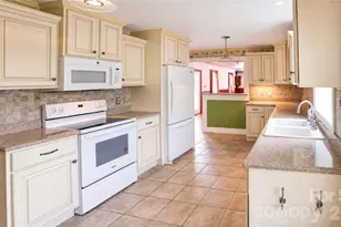 115 N Chestnut St, Morganton, NC 28655 - Photo 15