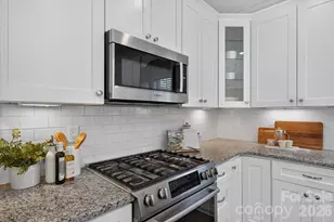 2562 Roseview Ln, Charlotte, NC 28205 - Photo 9
