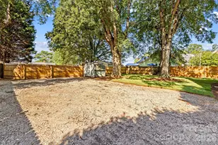 209 E Wilson Ave, Mooresville, NC 28115 - Photo 35