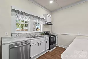 209 E Wilson Ave, Mooresville, NC 28115 - Photo 17
