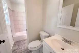 728 Milan Rd E, Charlotte, NC 28216 - Photo 17