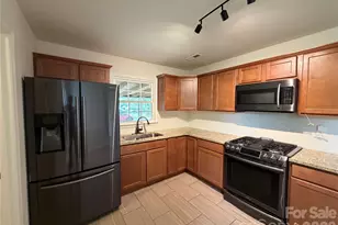 728 Milan Rd E, Charlotte, NC 28216 - Photo 7