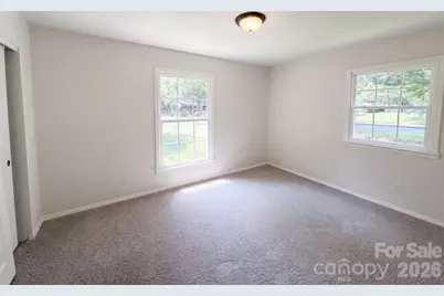 728 Milan Road E, Charlotte, NC 28216 - Photo 13