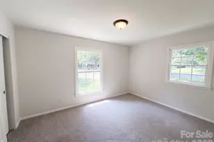 728 Milan Rd E, Charlotte, NC 28216 - Photo 13