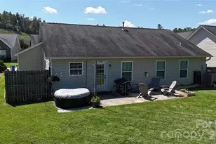 105 Creekwalk Ln, Hendersonville, NC 28792 - Photo 3