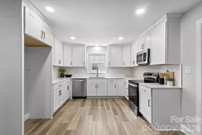 1539 Starbrook Drive, Charlotte, NC 28210 - Photo 5