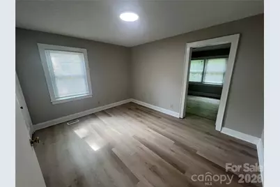 1107 W Davidson Avenue, Gastonia, NC 28052 - Photo 9