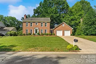 2010 Glendalough Ln, Matthews, NC 28105 - Photo 3