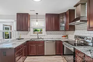 2010 Glendalough Ln, Matthews, NC 28105 - Photo 7