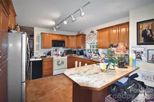 1861 Plaza Dr, Hickory, NC 28602 - Photo 9