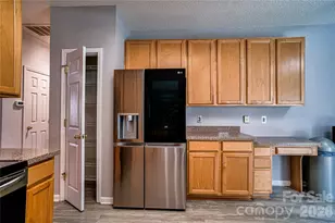 9612 Veronica Dr, Charlotte, NC 28215 - Photo 5