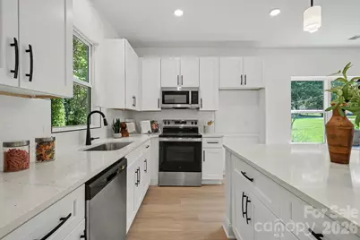 1425 23rd Avenue Place NE, Hickory, NC 28601 - Photo 9
