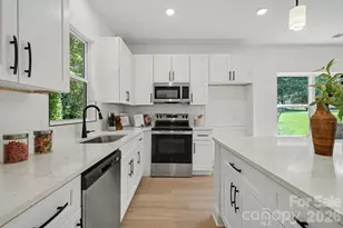 1425 23rd Ave Pl NE, Hickory, NC 28601 - Photo 9