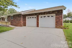 230 Blythewood Dr, Hendersonville, NC 28792 - Photo 3