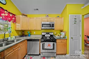 8721 Brookstead Meadow Ct, Charlotte, NC 28215 - Photo 11