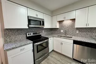 1906 Mereview Ct, Charlotte, NC 28210 - Photo 3