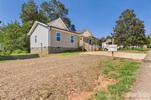 210 22nd Ave Pl NE, Hickory, NC 28601 - Photo 1