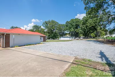 2303 E Main Street, Lincolnton, NC 28092 - Photo 21