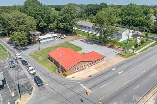2303 E Main St, Lincolnton, NC 28092 - Photo 1