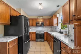 1688 Buffett Cir, Hickory, NC 28602 - Photo 5