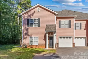 1360 21st Ave NE, Hickory, NC 28601 - Photo 1
