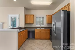 1360 21st Ave NE, Hickory, NC 28601 - Photo 5