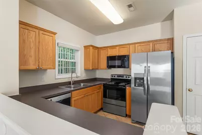 1360 21st Avenue NE, Hickory, NC 28601 - Photo 3