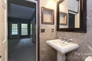 1016 Queens Rd, Charlotte, NC 28207 - Photo 27